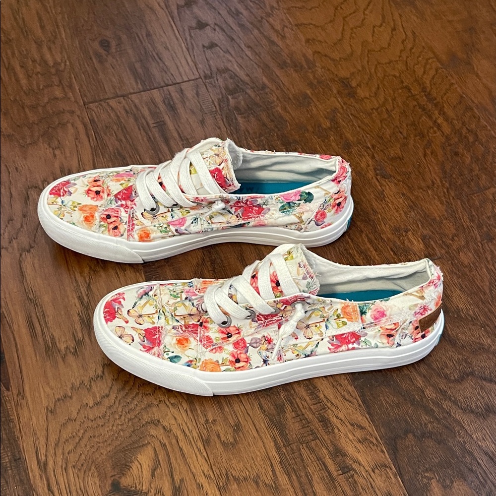 Blowfish Floral Canvas Lace-Up Sneakers in white with Multicolor Flowers 9.5 - Picture 2 of 5